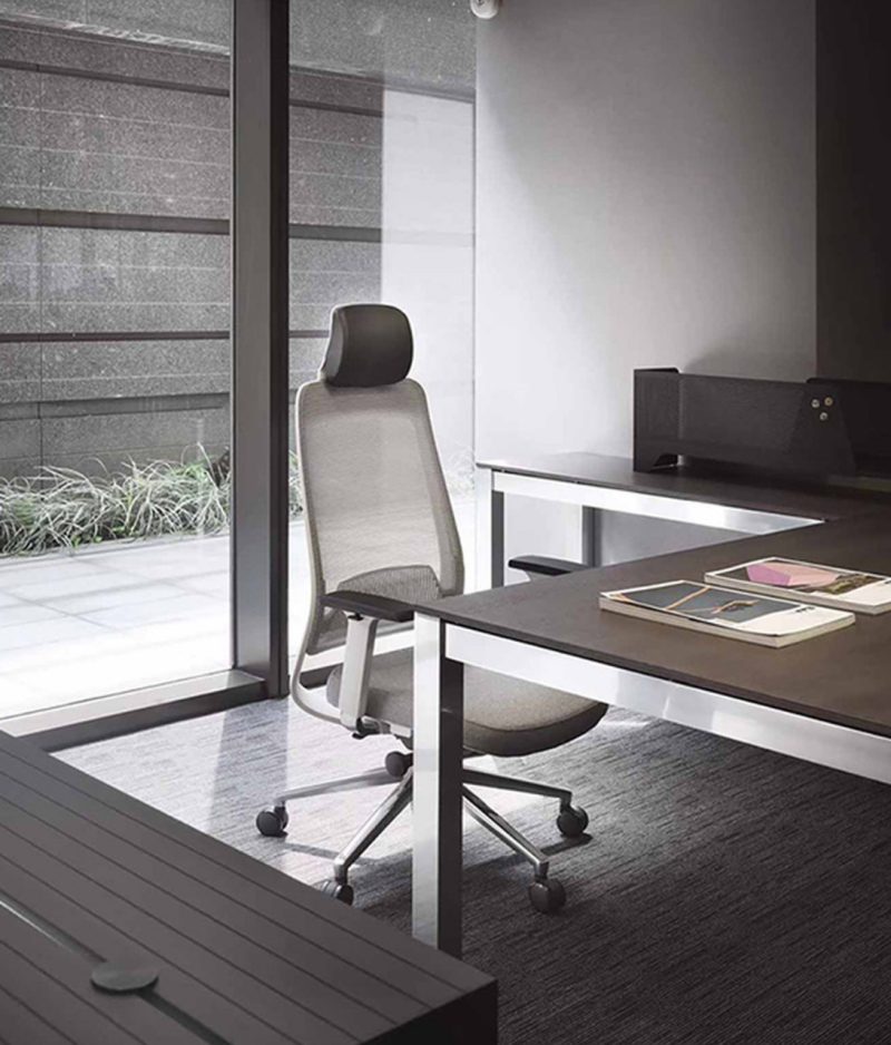 fotel szary ergonomiczny Shine EFG 100W w biurze