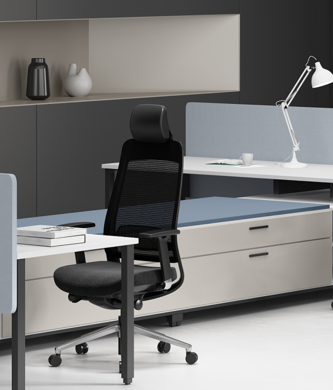 fotel ergonomiczny Shine EFG 100B przy biurku